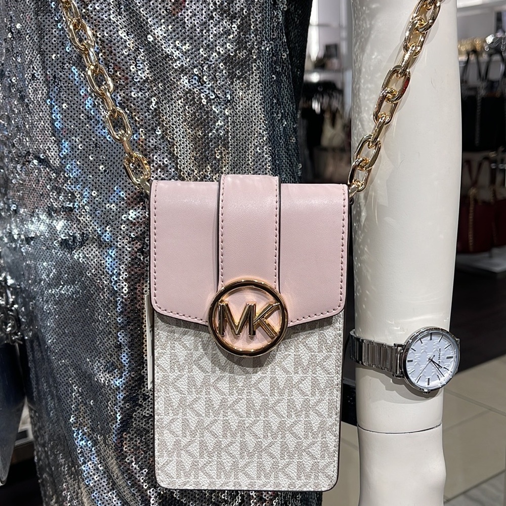 Michael Kors Carmen Small Logo Smartphone Crossbody Bag
Powder Blush Mul… - Picture 1 of 16